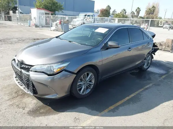 4T1BF1FK5GU594640 2016 TOYOTA CAMRY - Image 2