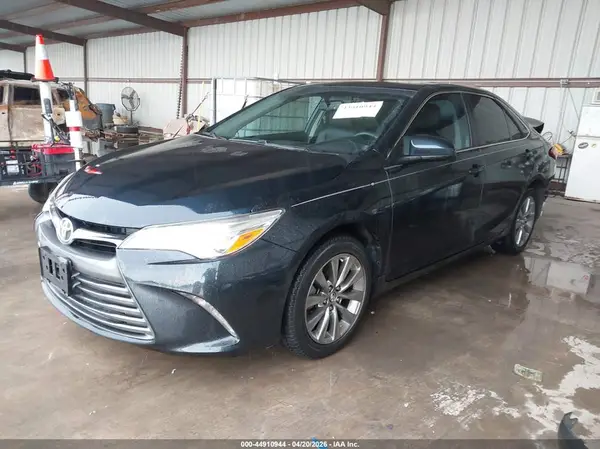 4T1BF1FK5GU595982 2016 TOYOTA CAMRY - Image 2