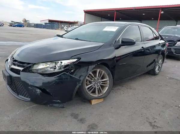 4T1BF1FK5GU597733 2016 TOYOTA CAMRY - Image 2