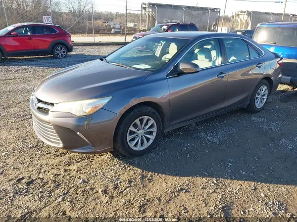 4T1BF1FK5GU601070 2016 TOYOTA CAMRY - Image 2