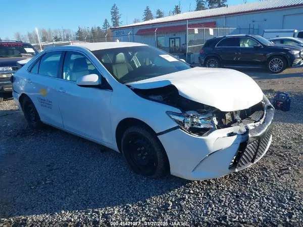 4T1BF1FK5GU607483 2016 TOYOTA CAMRY - Image 1