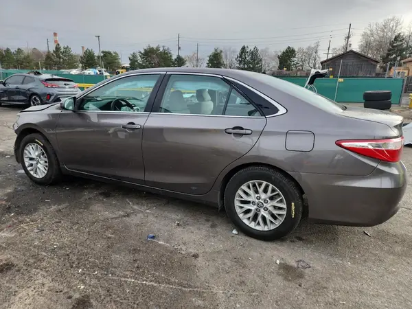 4T1BF1FK5GU608424 2016 TOYOTA CAMRY - Image 2