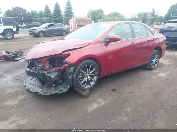 4T1BF1FK5GU609220 2016 TOYOTA CAMRY - Image 2