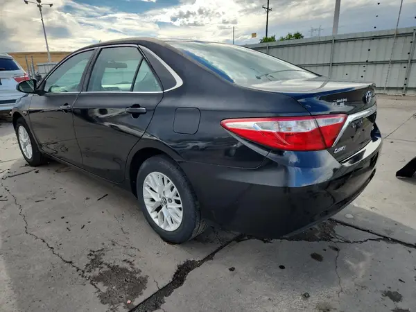 4T1BF1FK5GU611047 2016 TOYOTA CAMRY - Image 2