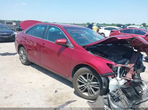 4T1BF1FK5GU613106 2016 TOYOTA CAMRY - Image 1