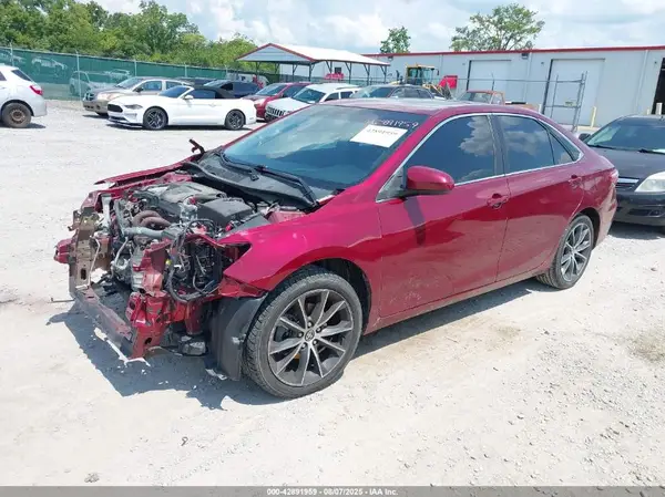 4T1BF1FK5GU613879 2016 TOYOTA CAMRY - Image 2