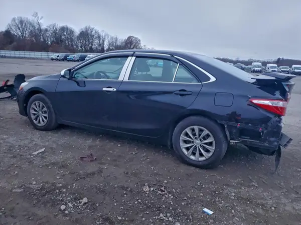 4T1BF1FK5HU268113 2017 TOYOTA CAMRY - Image 2