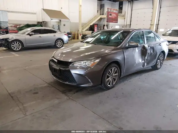 4T1BF1FK5HU270458 2017 TOYOTA CAMRY - Image 2