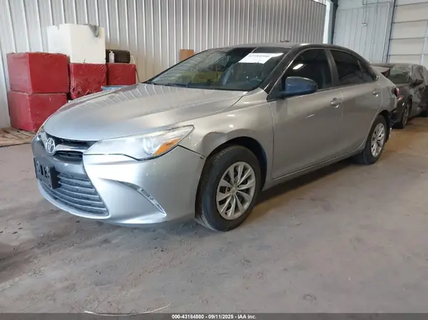 4T1BF1FK5HU279824 2017 TOYOTA CAMRY - Image 2