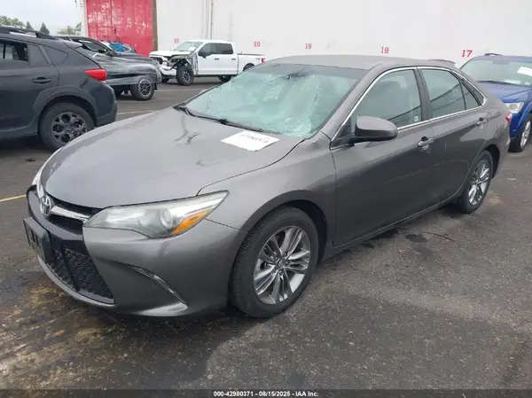 4T1BF1FK5HU284960 2017 TOYOTA CAMRY - Image 2