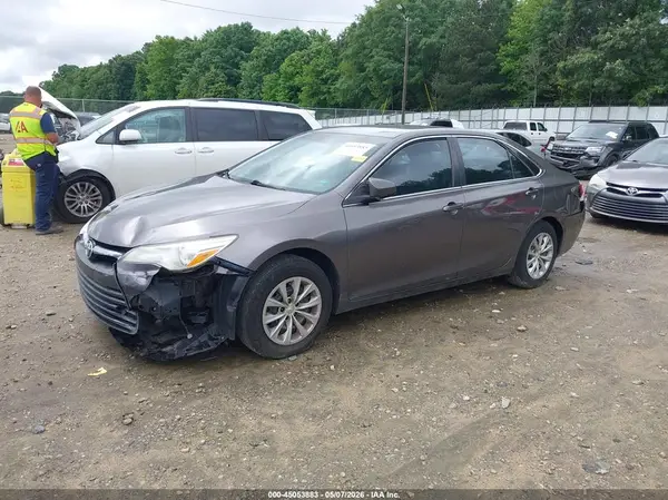 4T1BF1FK5HU285476 2017 TOYOTA CAMRY - Image 2