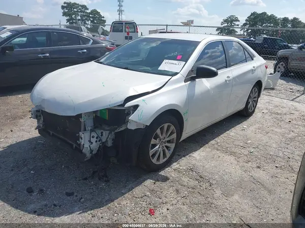 4T1BF1FK5HU290564 2017 TOYOTA CAMRY - Image 2