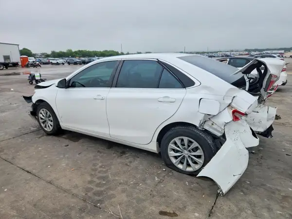 4T1BF1FK5HU292198 2017 TOYOTA CAMRY - Image 2