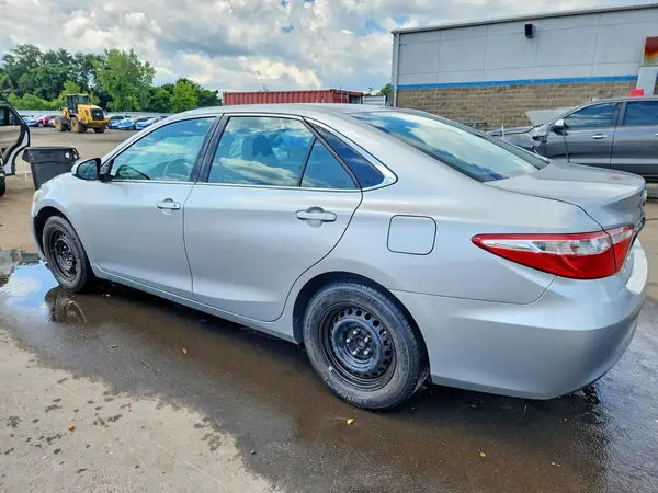 4T1BF1FK5HU295151 2017 TOYOTA CAMRY - Image 2