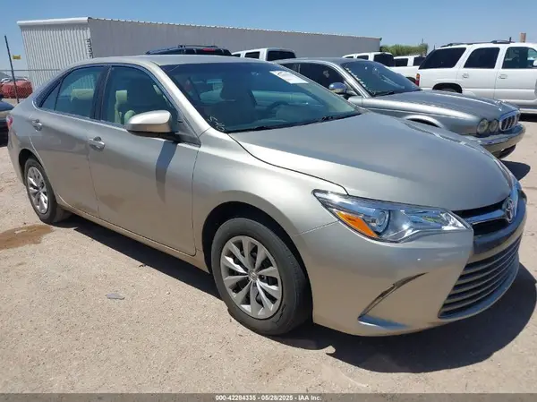 4T1BF1FK5HU297045 2017 TOYOTA CAMRY - Image 1