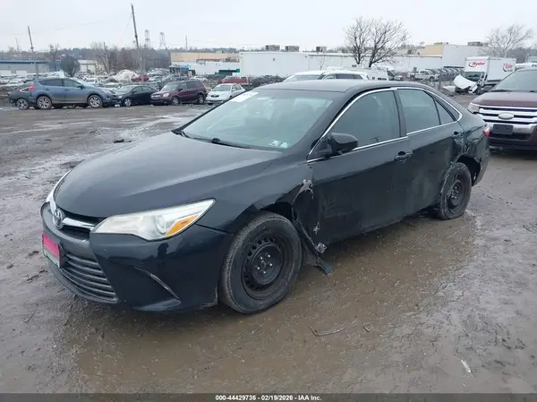 4T1BF1FK5HU299930 2017 TOYOTA CAMRY - Image 2
