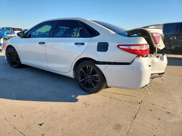 4T1BF1FK5HU303779 2017 TOYOTA CAMRY - Image 2