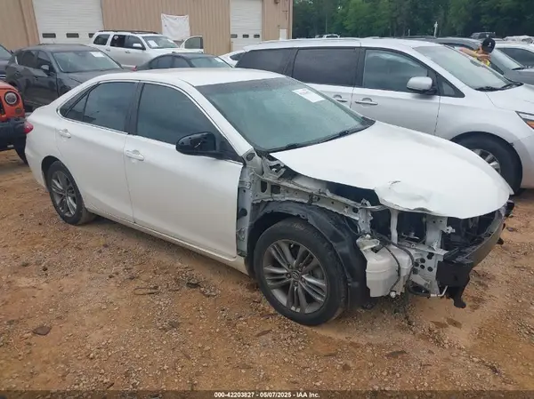 4T1BF1FK5HU304723 2017 TOYOTA CAMRY - Image 1