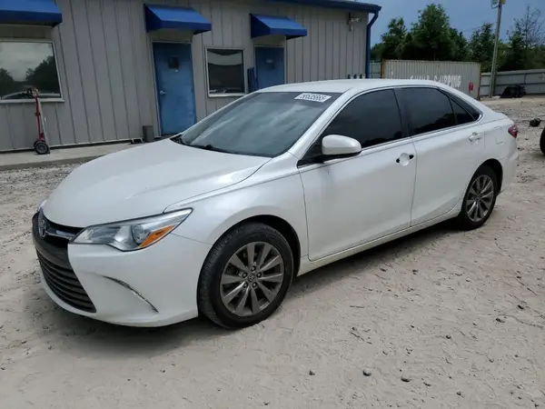 4T1BF1FK5HU304950 2017 TOYOTA CAMRY - Image 1