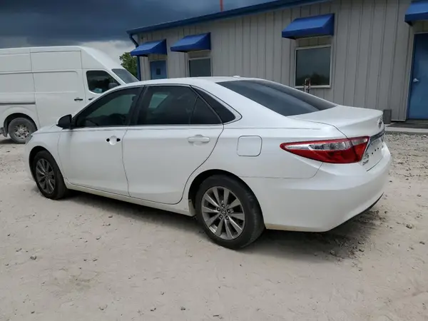 4T1BF1FK5HU304950 2017 TOYOTA CAMRY - Image 2