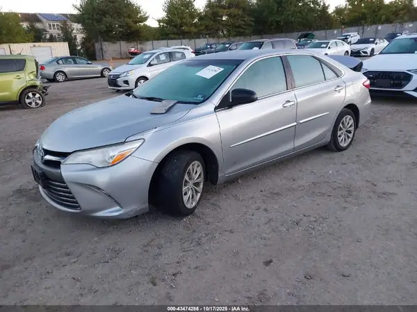 4T1BF1FK5HU305094 2017 TOYOTA CAMRY - Image 2