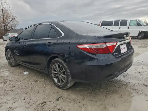 4T1BF1FK5HU305385 2017 TOYOTA CAMRY - Image 2