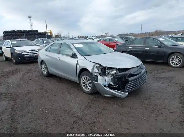 4T1BF1FK5HU307587 2017 TOYOTA CAMRY - Image 1