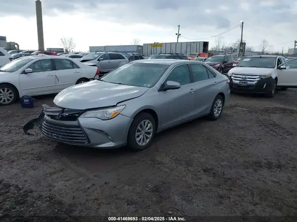 4T1BF1FK5HU307587 2017 TOYOTA CAMRY - Image 2