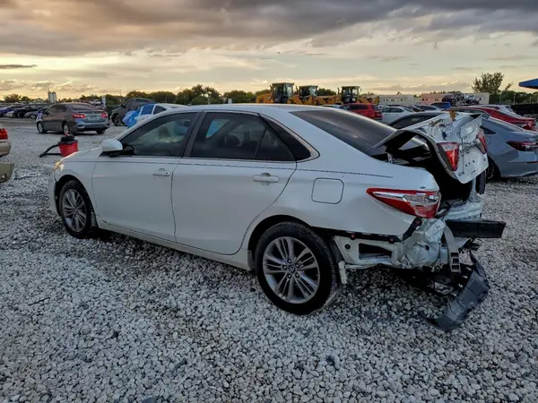 4T1BF1FK5HU307783 2017 TOYOTA CAMRY - Image 2