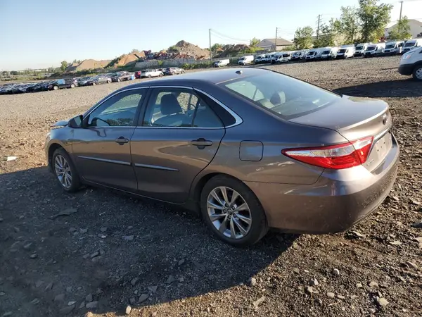 4T1BF1FK5HU309257 2017 TOYOTA CAMRY - Image 2