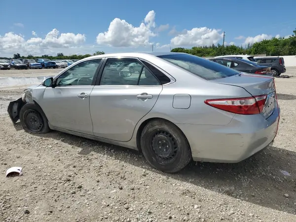 4T1BF1FK5HU310747 2017 TOYOTA CAMRY - Image 2
