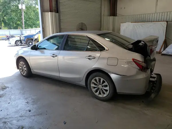 4T1BF1FK5HU315804 2017 TOYOTA CAMRY - Image 2