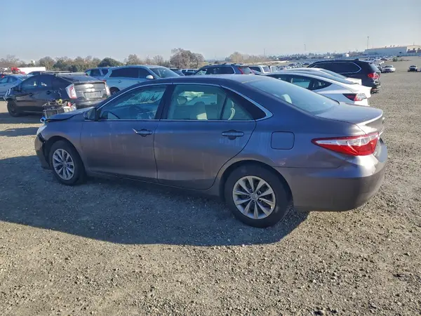 4T1BF1FK5HU320873 2017 TOYOTA CAMRY - Image 2