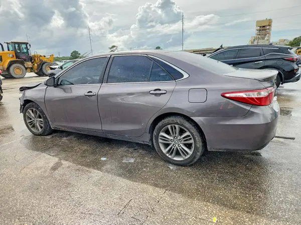 4T1BF1FK5HU320906 2017 TOYOTA CAMRY - Image 2