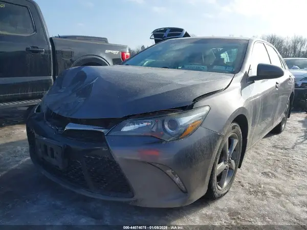 4T1BF1FK5HU321005 2017 TOYOTA CAMRY - Image 2