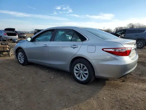 4T1BF1FK5HU322008 2017 TOYOTA CAMRY - Image 2