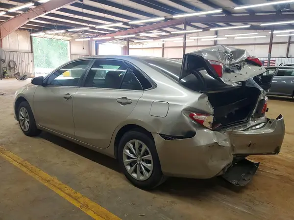 4T1BF1FK5HU325233 2017 TOYOTA CAMRY - Image 2