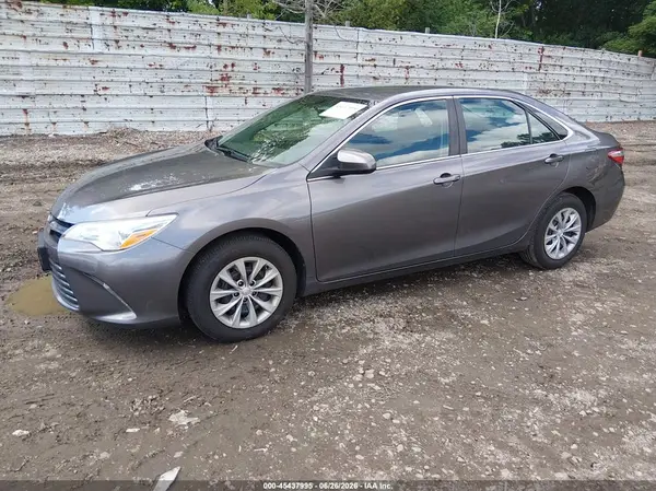 4T1BF1FK5HU326642 2017 TOYOTA CAMRY - Image 2