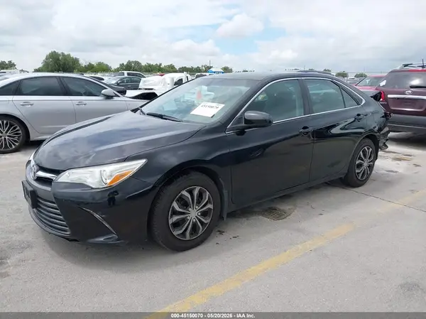 4T1BF1FK5HU327662 2017 TOYOTA CAMRY - Image 2