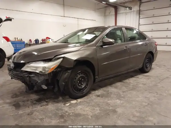 4T1BF1FK5HU327905 2017 TOYOTA CAMRY - Image 2