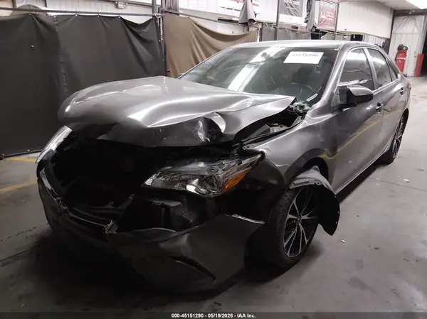 4T1BF1FK5HU327967 2017 TOYOTA CAMRY - Image 2