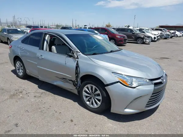 4T1BF1FK5HU329704 2017 TOYOTA CAMRY - Image 1