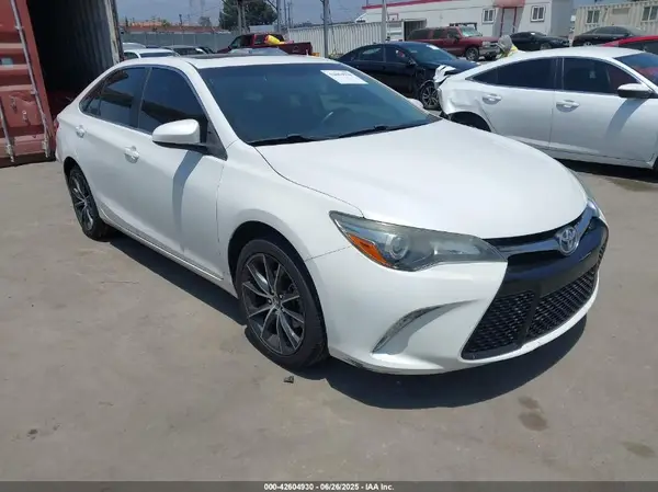 4T1BF1FK5HU330285 2017 TOYOTA CAMRY - Image 1