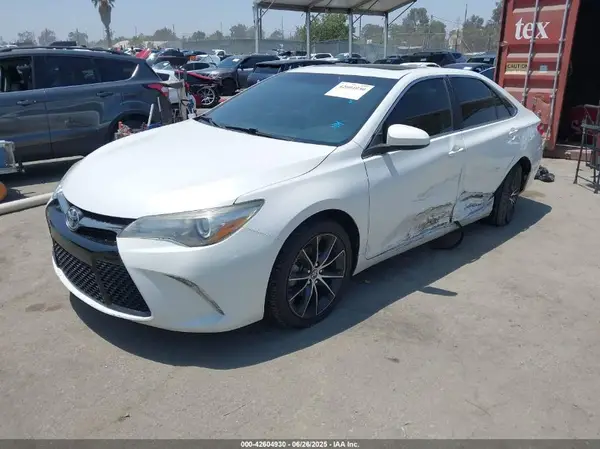 4T1BF1FK5HU330285 2017 TOYOTA CAMRY - Image 2