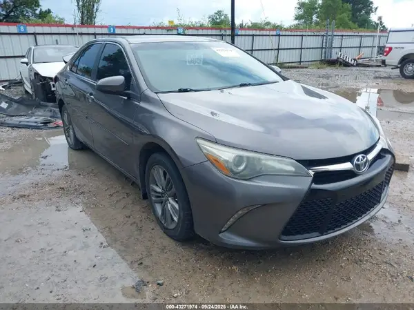 4T1BF1FK5HU333803 2017 TOYOTA CAMRY - Image 1