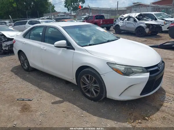 4T1BF1FK5HU334319 2017 TOYOTA CAMRY - Image 1