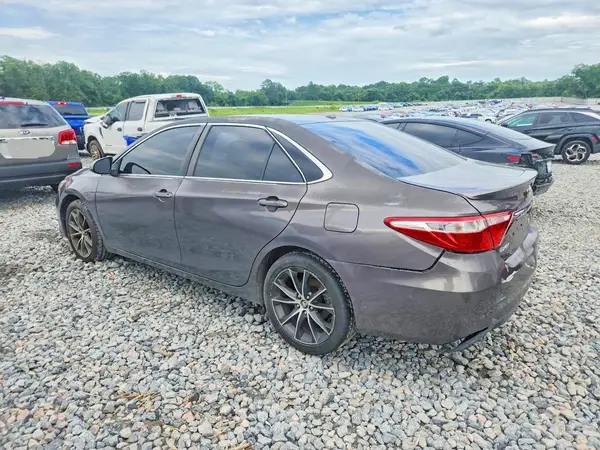 4T1BF1FK5HU335826 2017 TOYOTA CAMRY - Image 2
