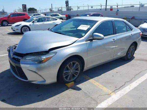 4T1BF1FK5HU336605 2017 TOYOTA CAMRY - Image 2