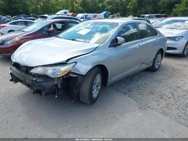 4T1BF1FK5HU339293 2017 TOYOTA CAMRY - Image 2