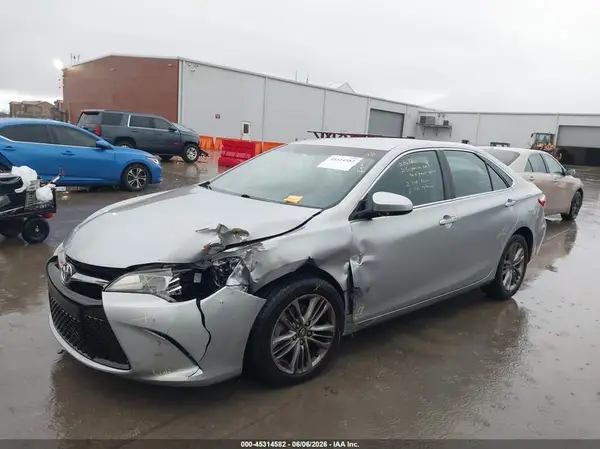 4T1BF1FK5HU340704 2017 TOYOTA CAMRY - Image 2